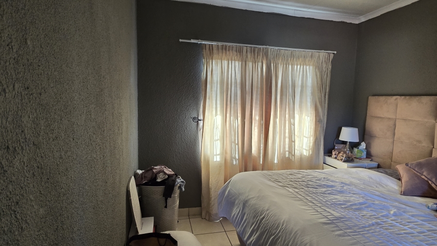 1 Bedroom Property for Sale in Rustenburg Central North West